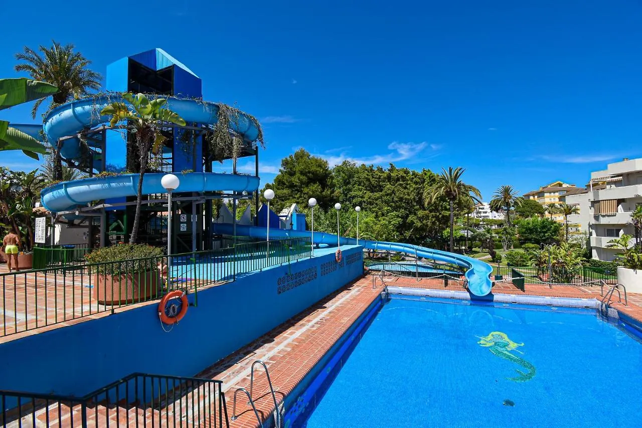 Benal Beach Superb Beach Front 1 Bedroom Apartment, Sleeps 5 Benalmadena Apartment